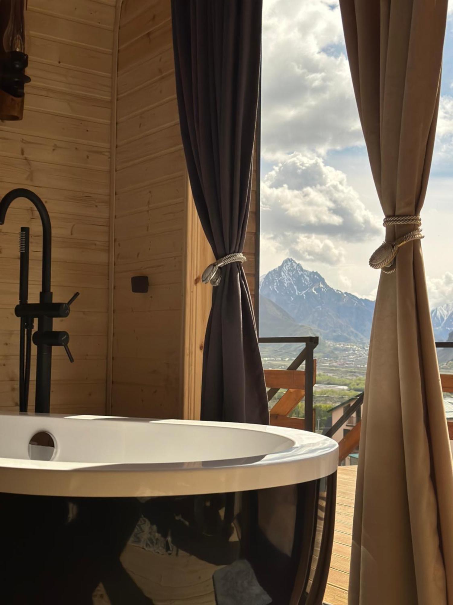 Outdoor Cottages Kazbegi Esterno foto